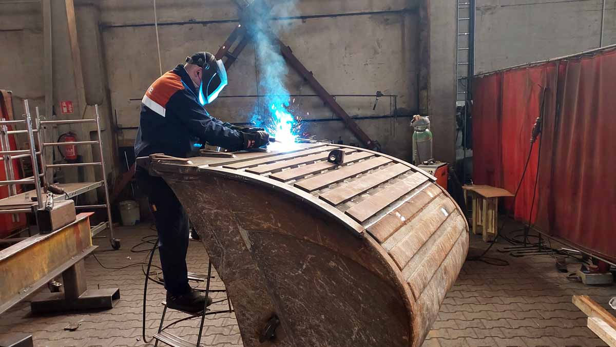 Professional welding and bucket reinforcement